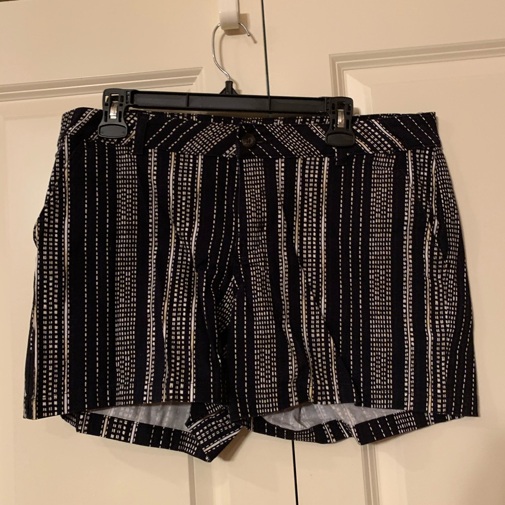 Black and white print twill shorts
